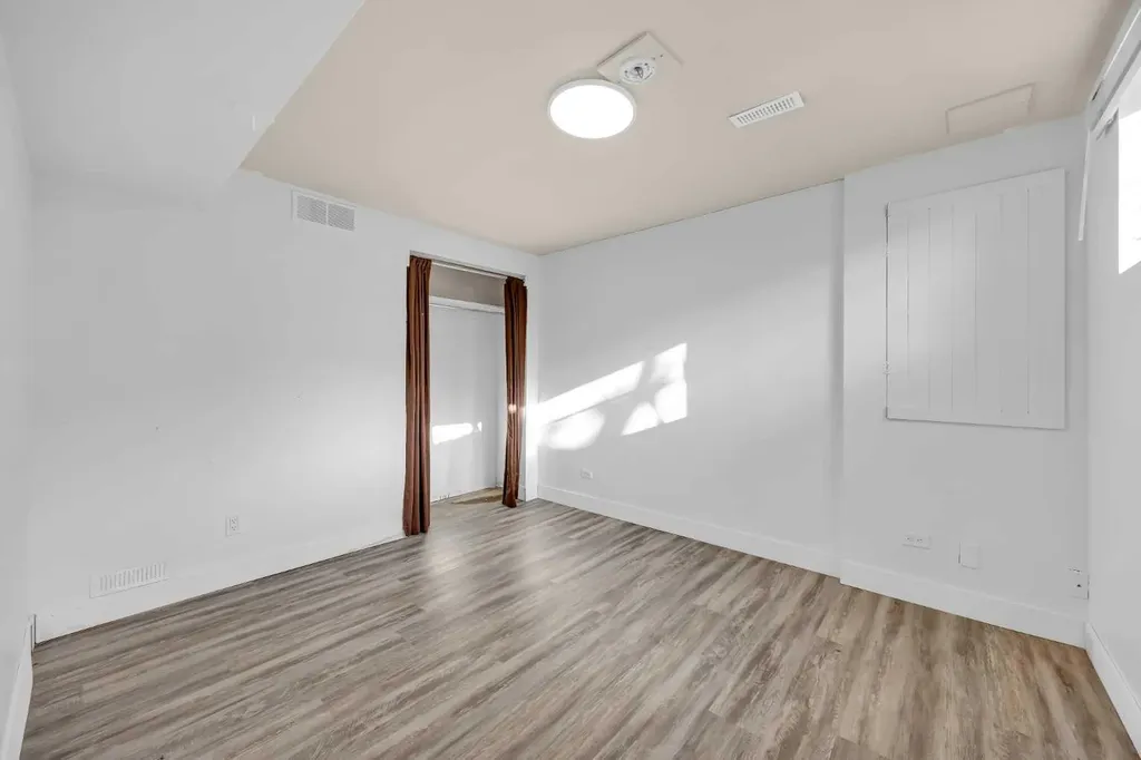 49 Beacham Way NW Calgary AB T3K 1R7