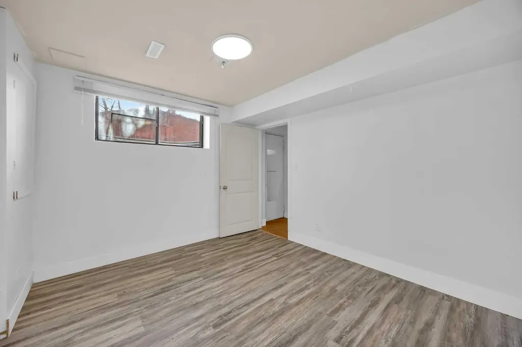 49 Beacham Way NW Calgary AB T3K 1R7