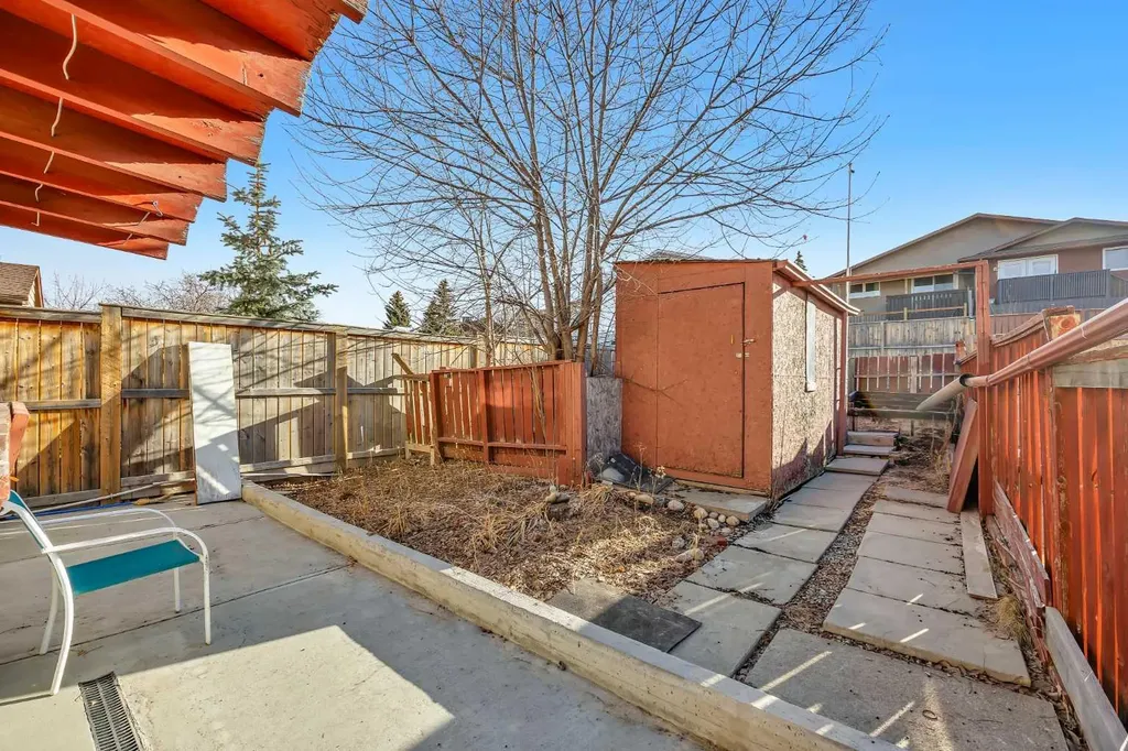 49 Beacham Way NW Calgary AB T3K 1R7
