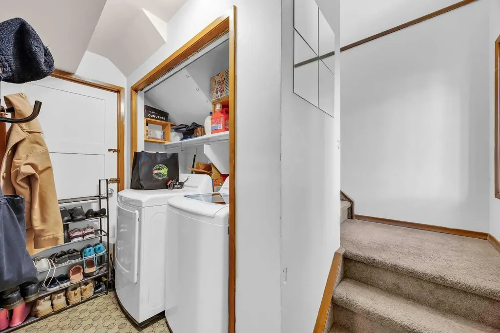 49 Beacham Way NW Calgary AB T3K 1R7