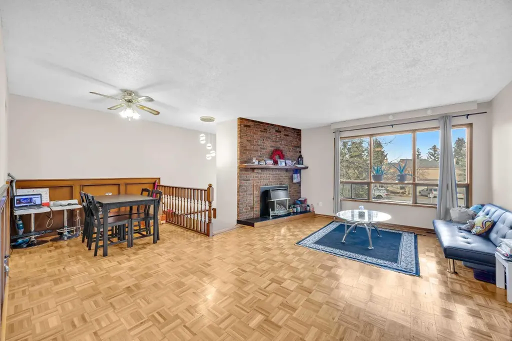49 Beacham Way NW Calgary AB T3K 1R7