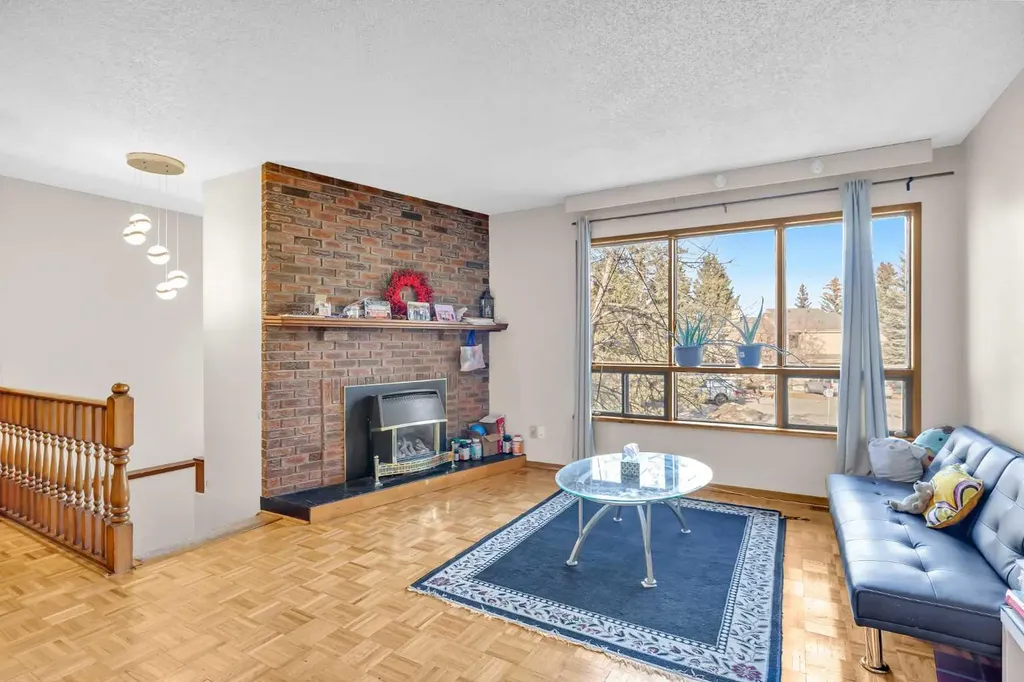 49 Beacham Way NW Calgary AB T3K 1R7
