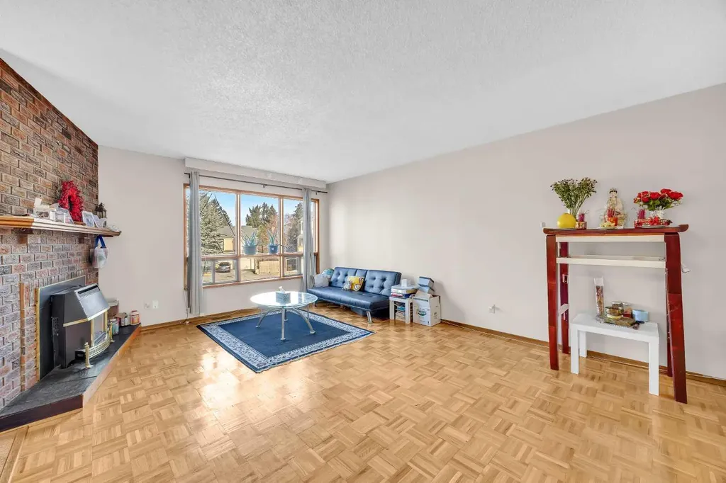 49 Beacham Way NW Calgary AB T3K 1R7