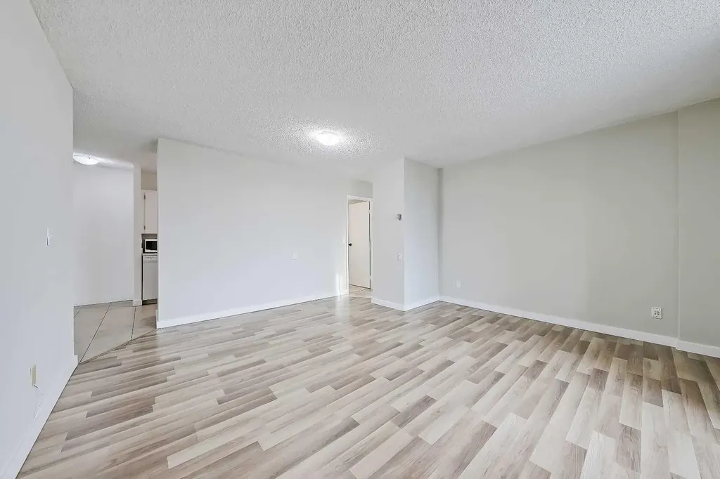 4944 Dalton Drive NW Calgary AB T3A 2E6
