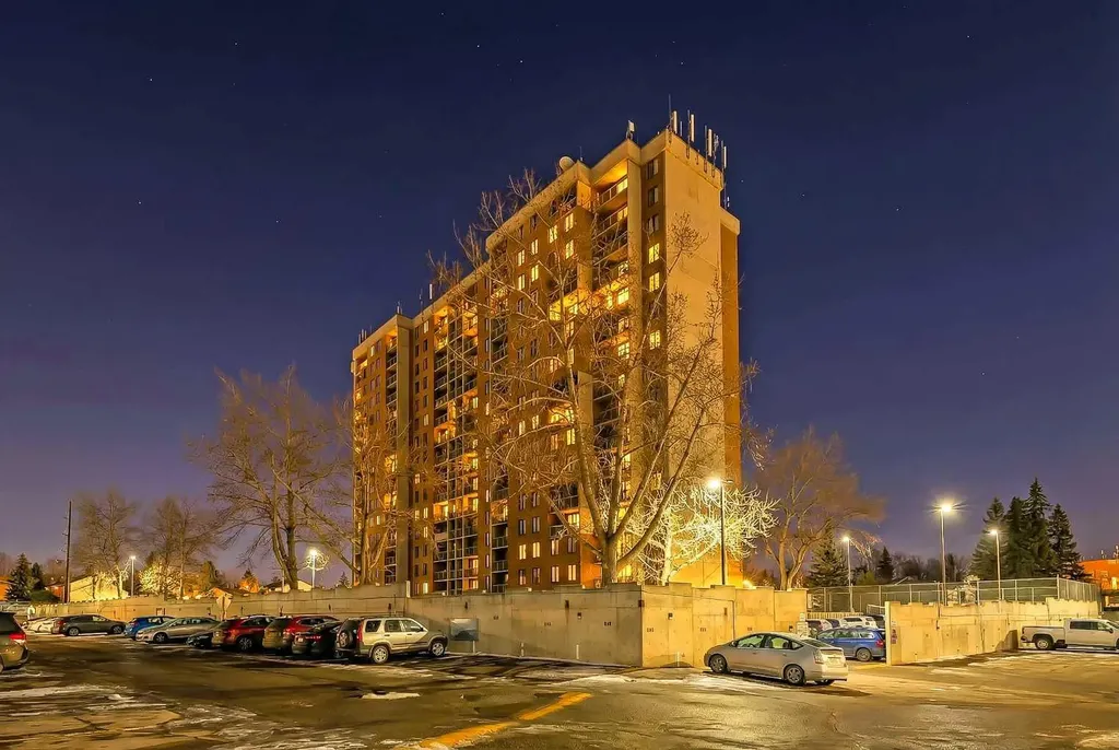 4944 Dalton Drive NW Calgary AB T3A 2E6