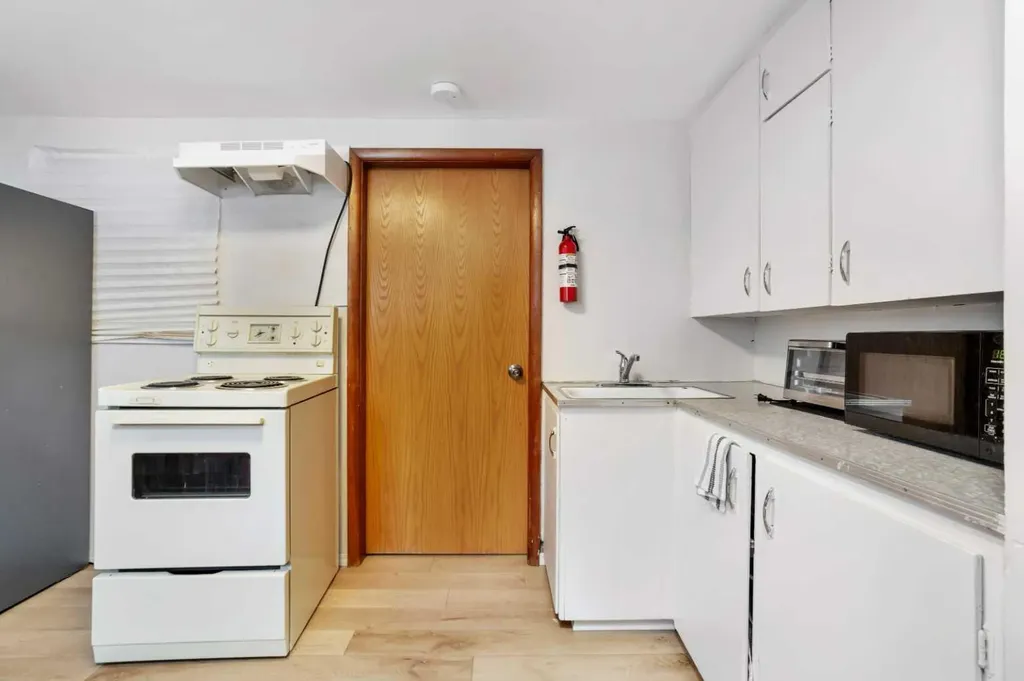 105 2 Avenue NE Sundre AB T0M 1X0