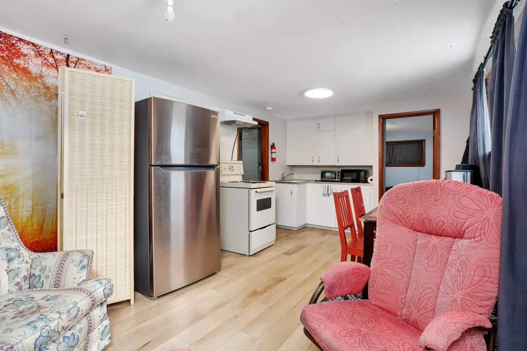 105 2 Avenue NE Sundre AB T0M 1X0