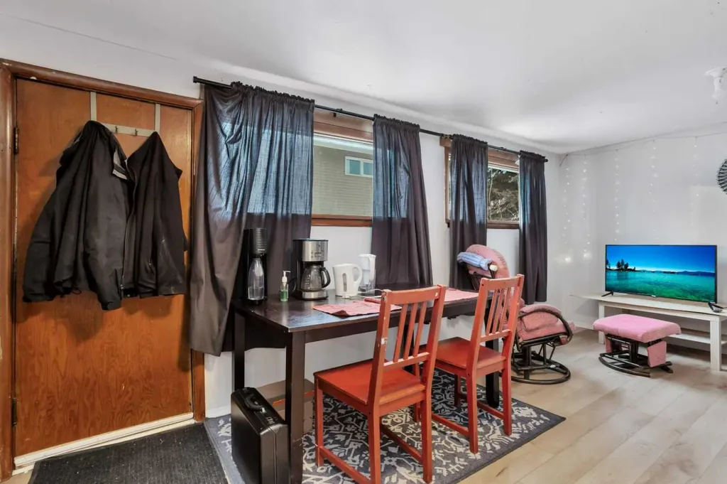 105 2 Avenue NE Sundre AB T0M 1X0