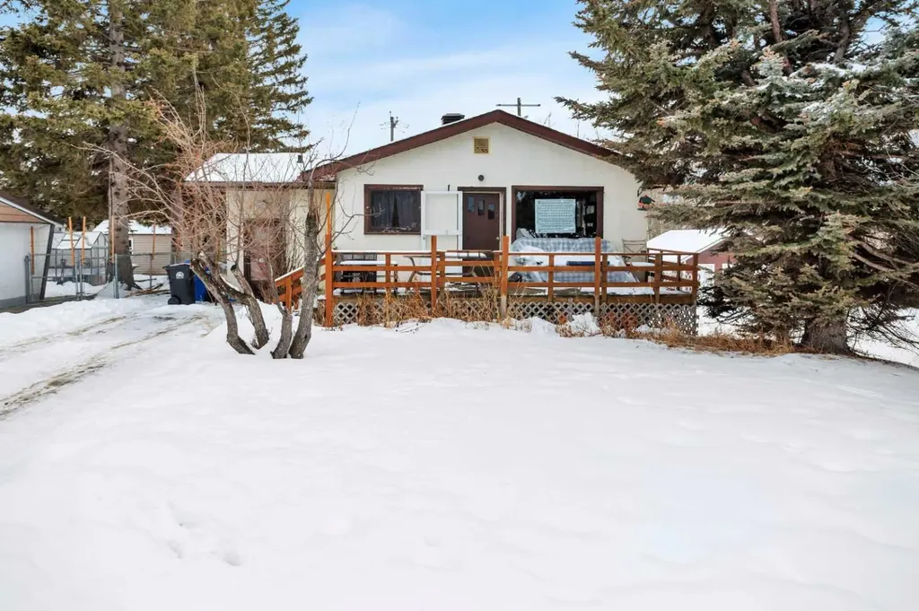105 2 Avenue NE Sundre AB T0M 1X0