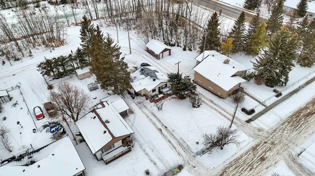 105 2 Avenue NE Sundre AB T0M 1X0