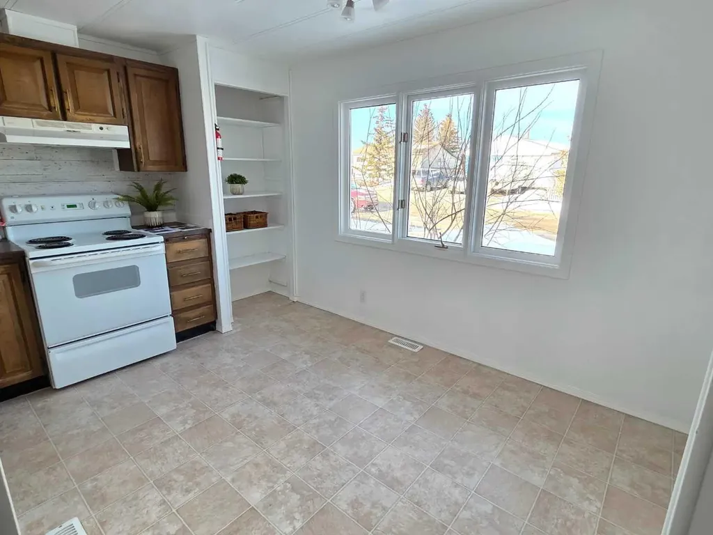 9707 104 Avenue Clairmont AB T0H 0W0