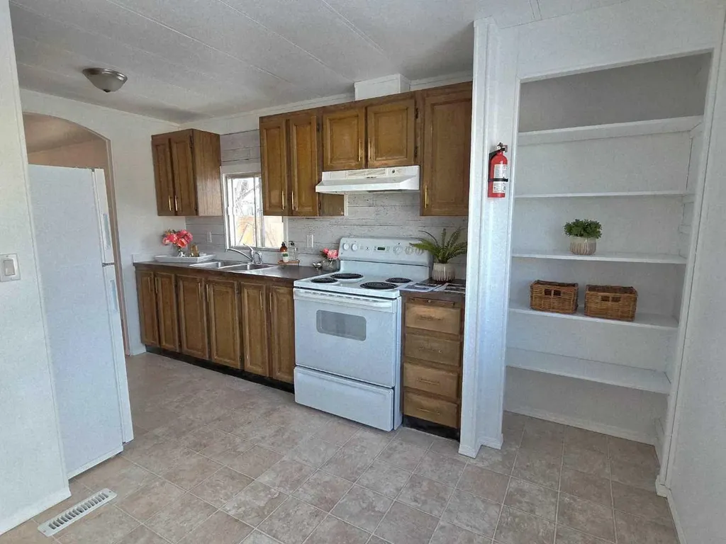 9707 104 Avenue Clairmont AB T0H 0W0