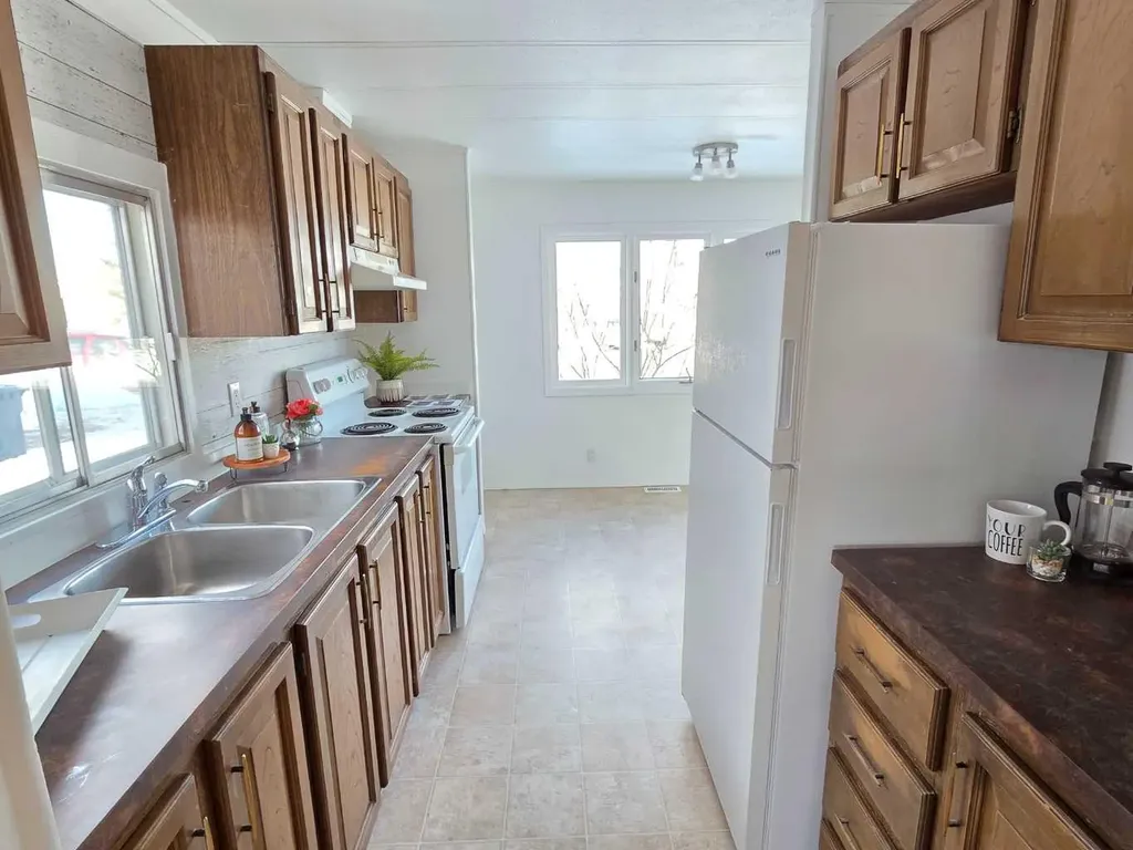 9707 104 Avenue Clairmont AB T0H 0W0