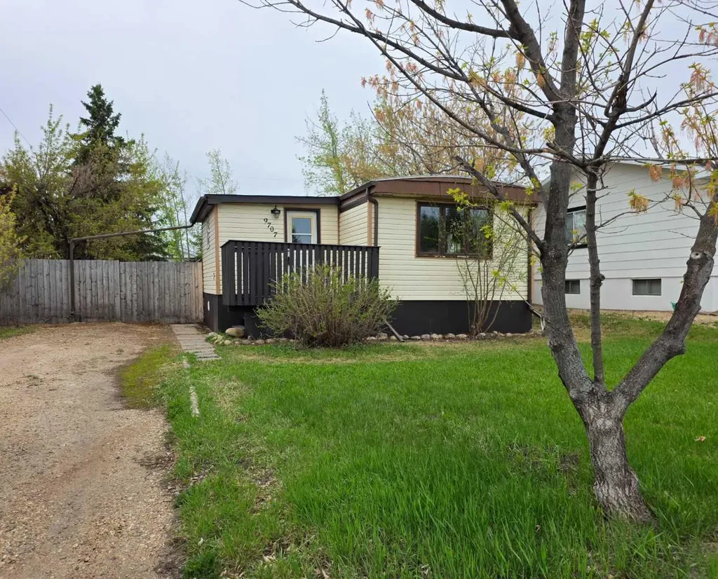 9707 104 Avenue Clairmont AB T0H 0W0