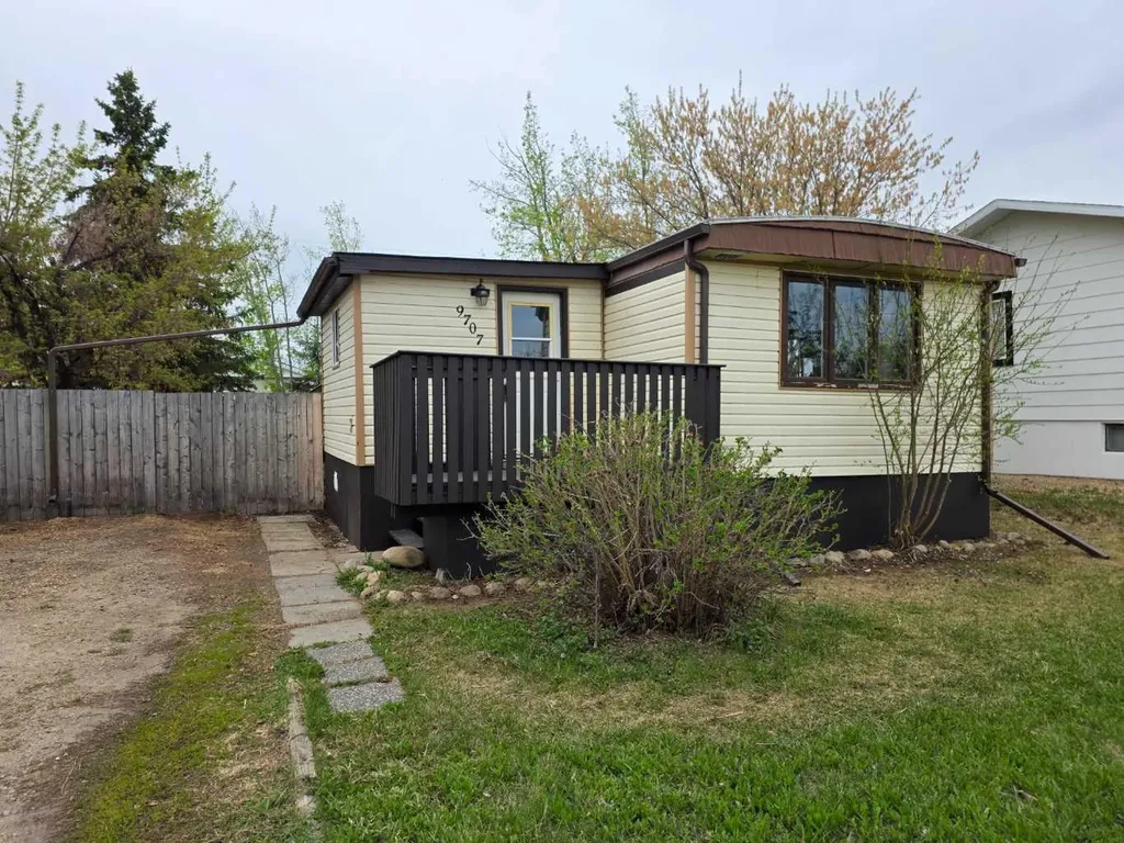 9707 104 Avenue Clairmont AB T0H 0W0