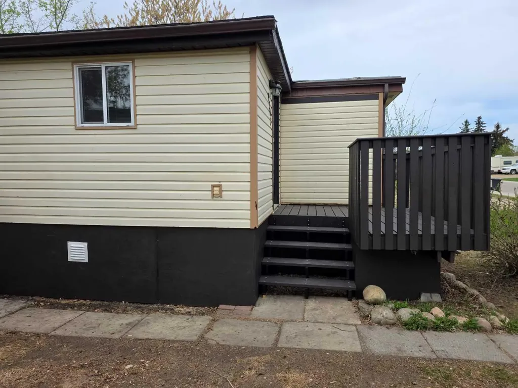 9707 104 Avenue Clairmont AB T0H 0W0