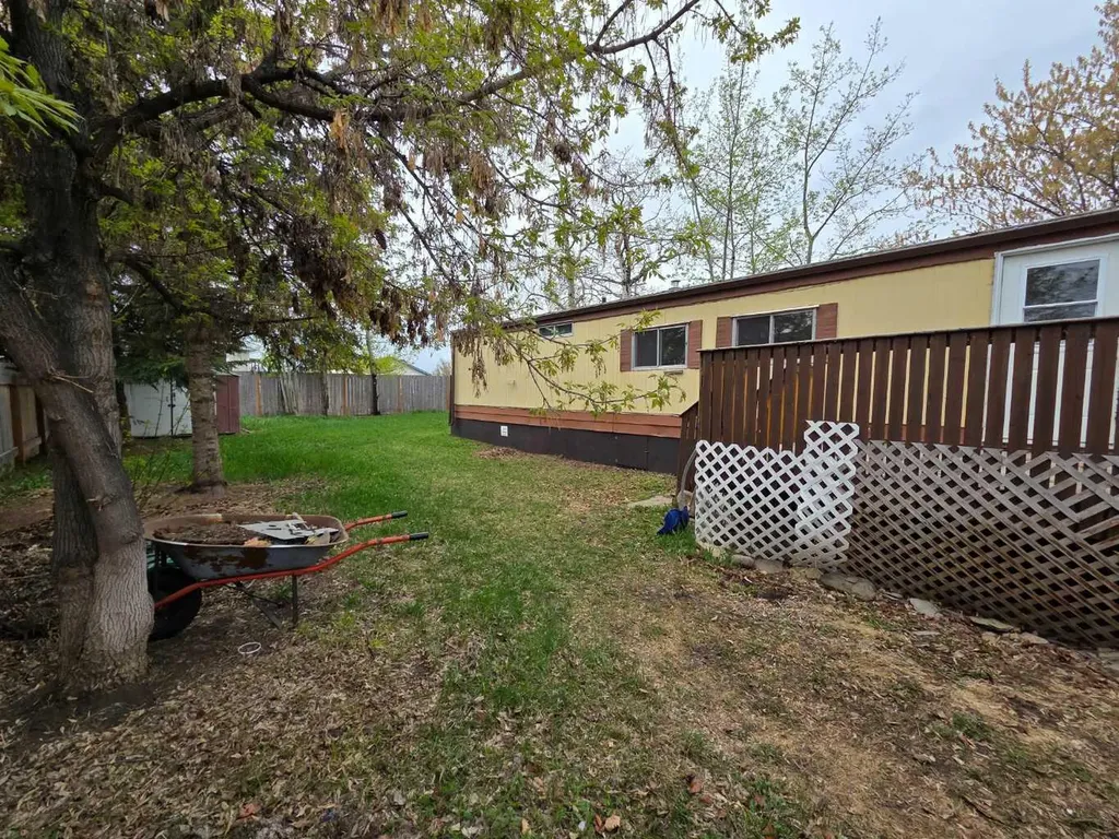9707 104 Avenue Clairmont AB T0H 0W0