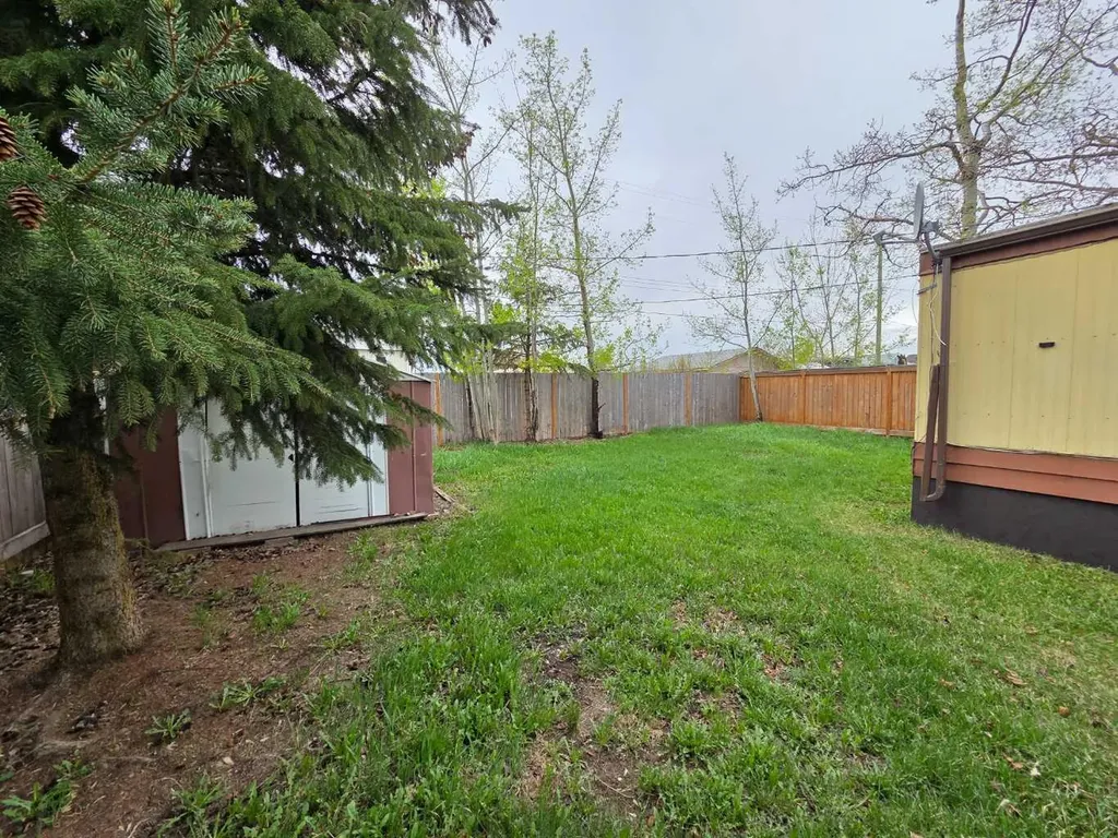 9707 104 Avenue Clairmont AB T0H 0W0