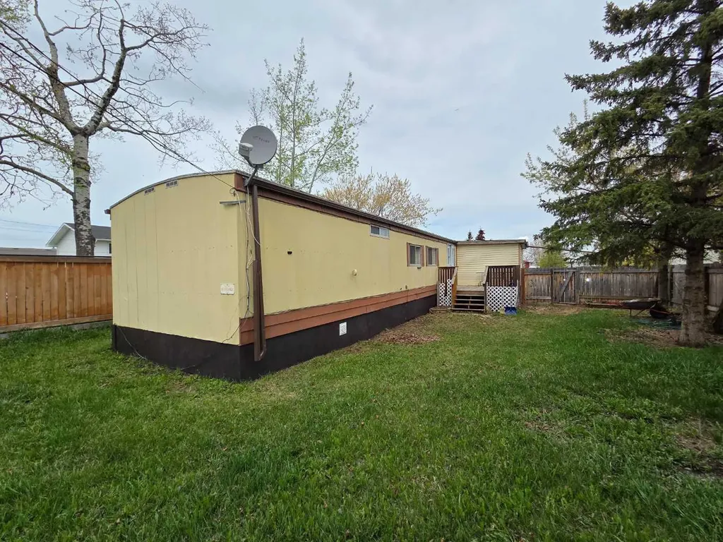 9707 104 Avenue Clairmont AB T0H 0W0