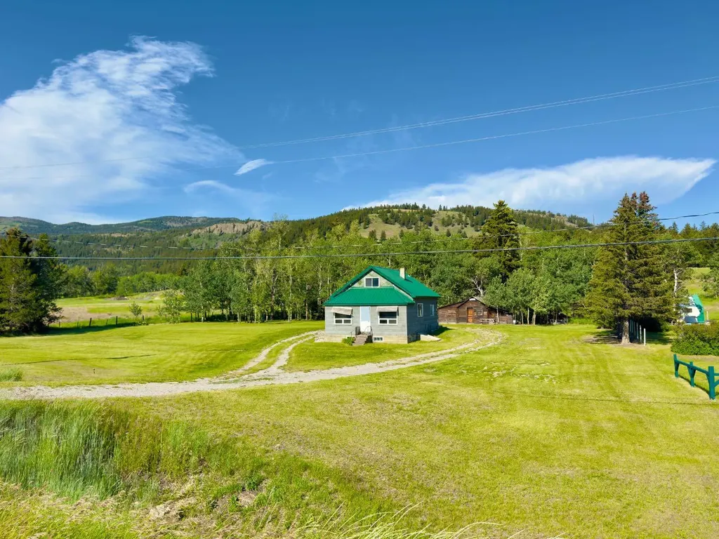 23005 27 Avenue Bellevue AB T0K0C0