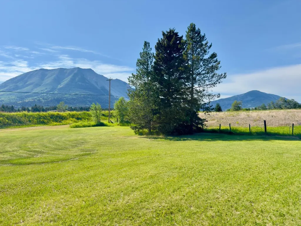 23005 27 Avenue Bellevue AB T0K0C0