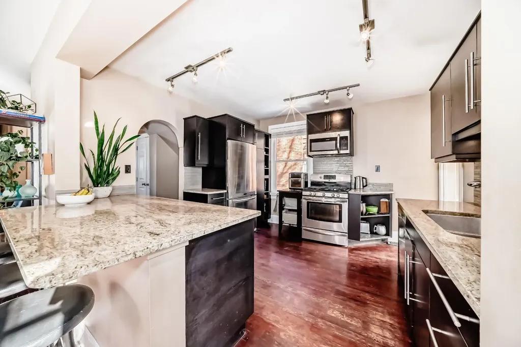 2125 36 Avenue SW Calgary AB T2T 2H1