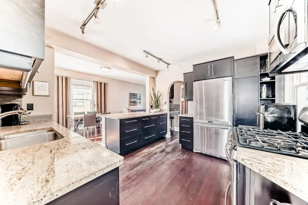 2125 36 Avenue SW Calgary AB T2T 2H1
