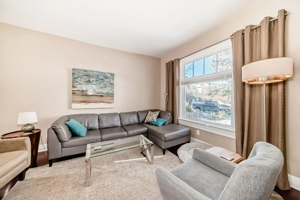 2125 36 Avenue SW Calgary AB T2T 2H1