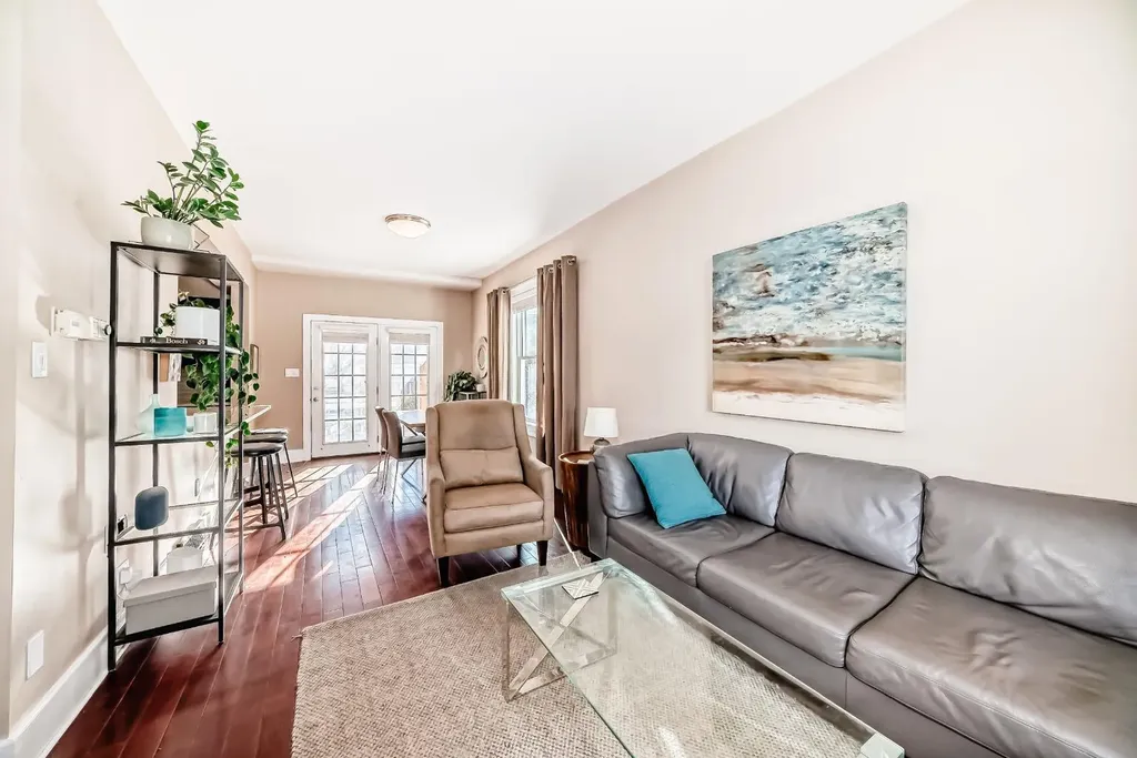 2125 36 Avenue SW Calgary AB T2T 2H1