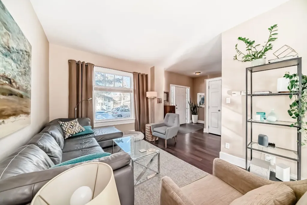 2125 36 Avenue SW Calgary AB T2T 2H1