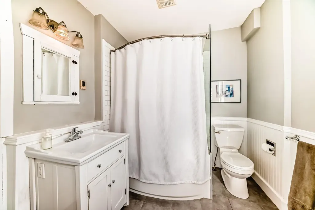 2125 36 Avenue SW Calgary AB T2T 2H1