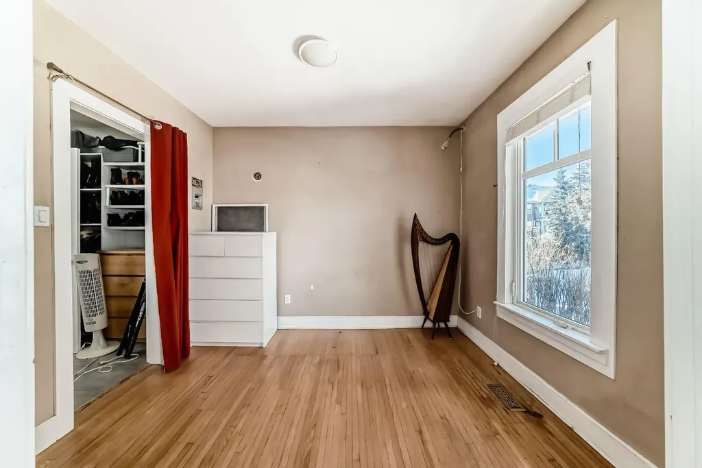 2125 36 Avenue SW Calgary AB T2T 2H1