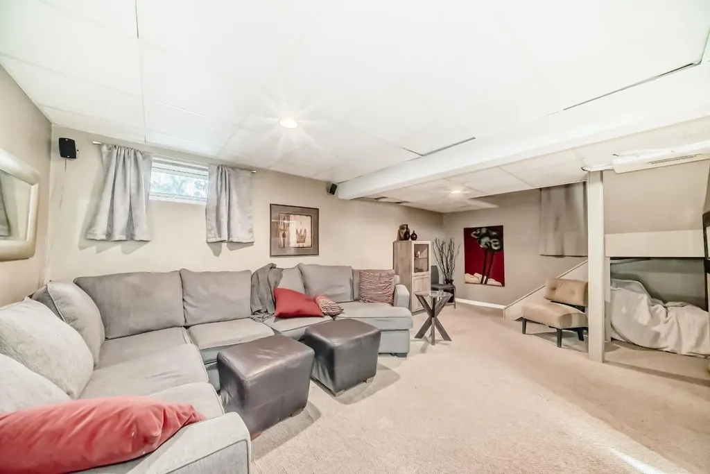 2125 36 Avenue SW Calgary AB T2T 2H1