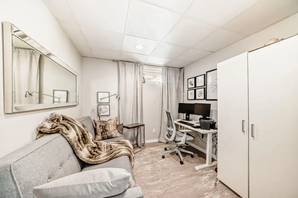 2125 36 Avenue SW Calgary AB T2T 2H1