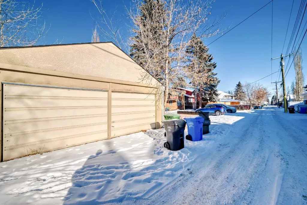 2125 36 Avenue SW Calgary AB T2T 2H1