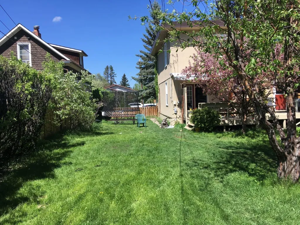 2125 36 Avenue SW Calgary AB T2T 2H1