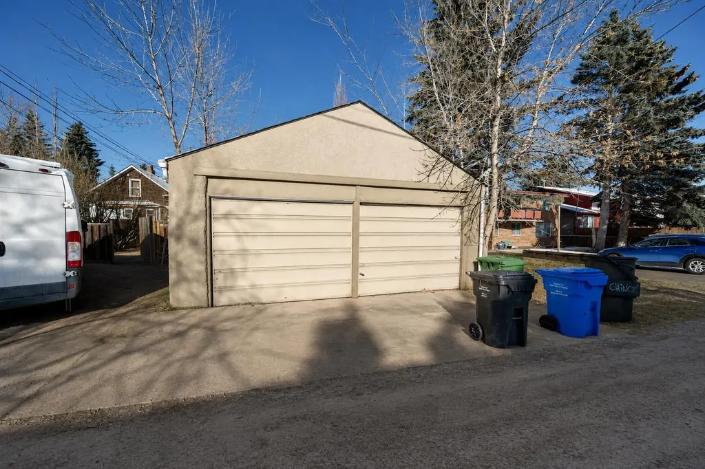 2125 36 Avenue SW Calgary AB T2T 2H1