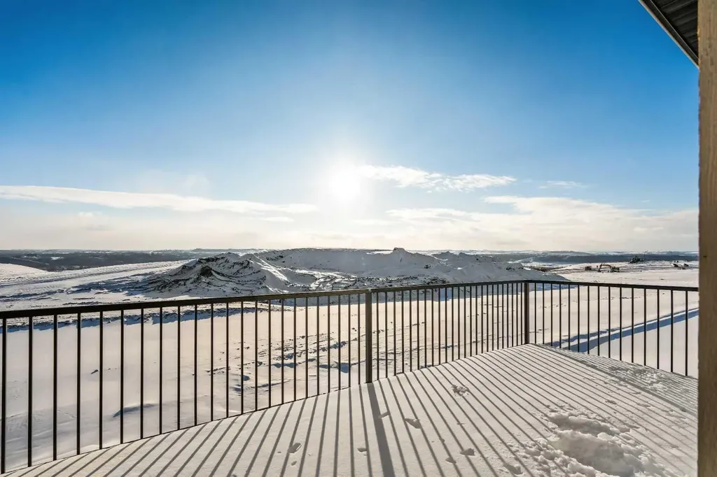 27 Setonvista Grove SE Calgary AB T3M 3L8