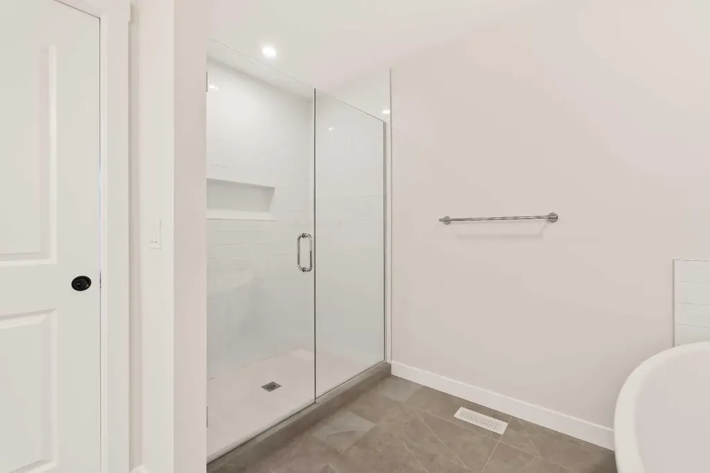 27 Setonvista Grove SE Calgary AB T3M 3L8