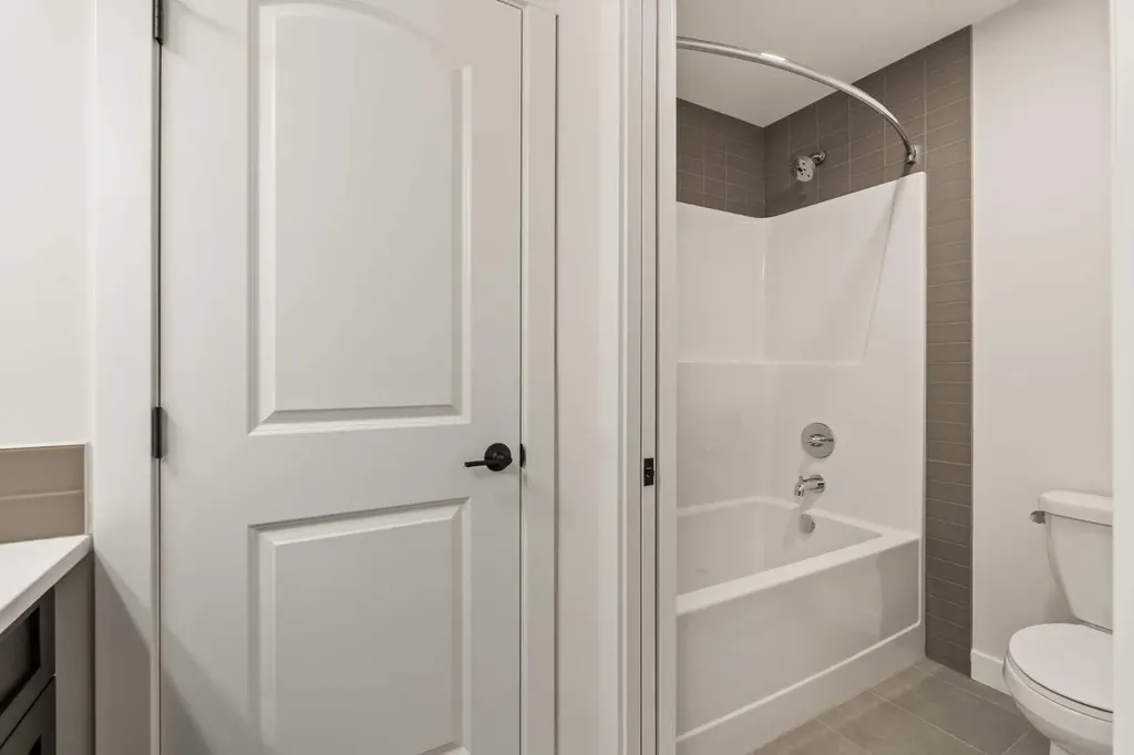 27 Setonvista Grove SE Calgary AB T3M 3L8