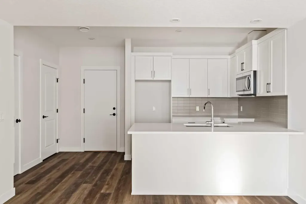 27 Setonvista Grove SE Calgary AB T3M 3L8