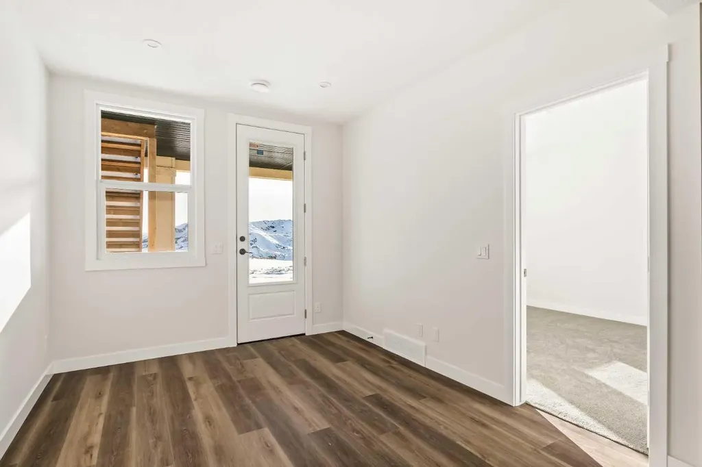 27 Setonvista Grove SE Calgary AB T3M 3L8