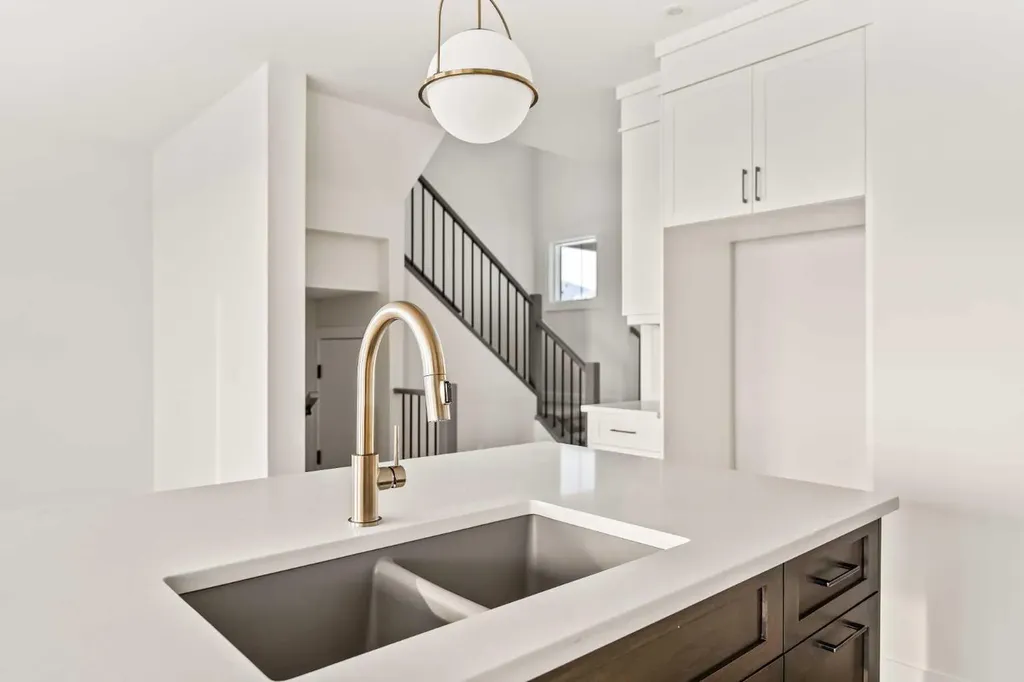 27 Setonvista Grove SE Calgary AB T3M 3L8