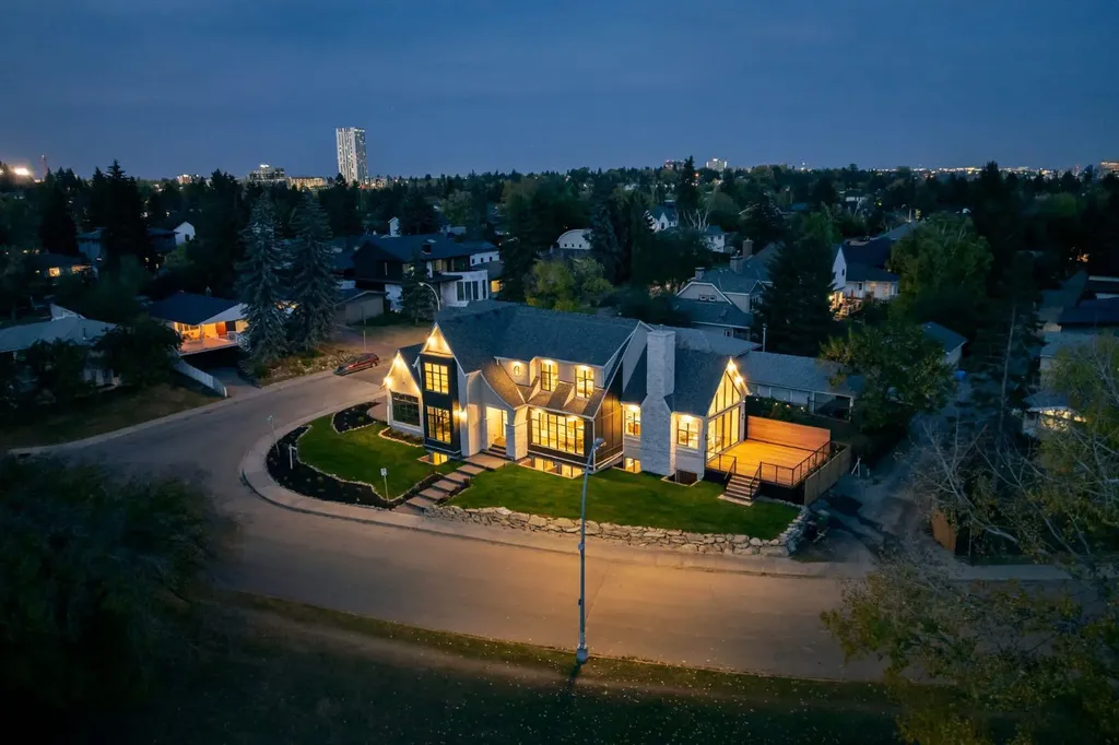 2920 Toronto Crescent NW Calgary AB T2N 3W2