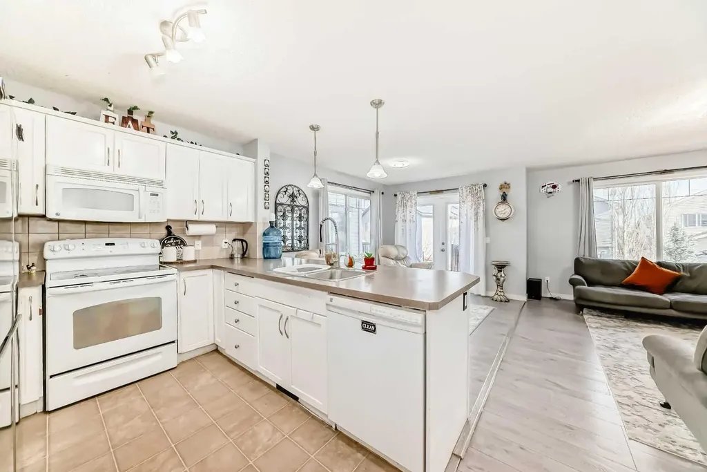 2384 Sagewood Gate SW Airdrie AB T4B 0K7