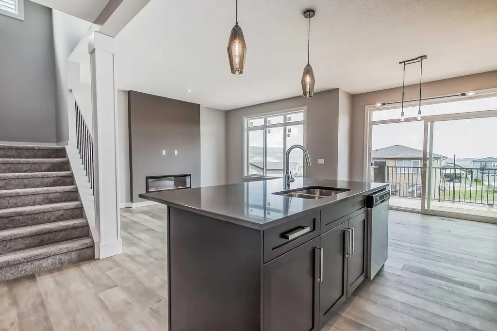 4 Topaz Place Cochrane AB T4C 3K2