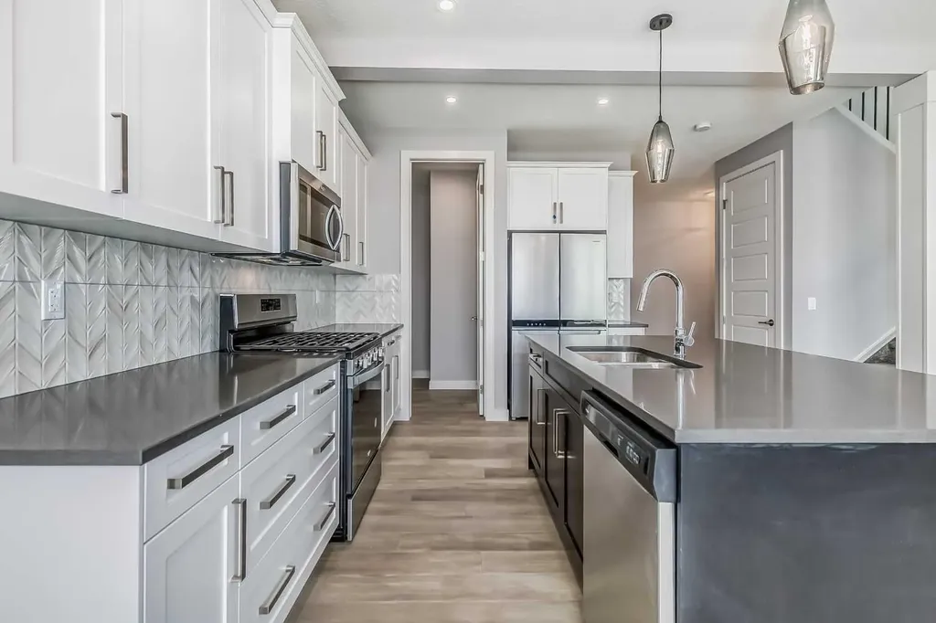4 Topaz Place Cochrane AB T4C 3K2