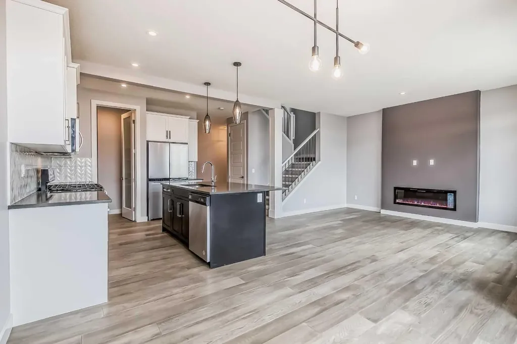 4 Topaz Place Cochrane AB T4C 3K2