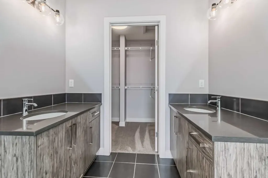 4 Topaz Place Cochrane AB T4C 3K2