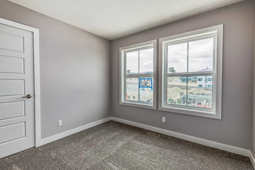 4 Topaz Place Cochrane AB T4C 3K2